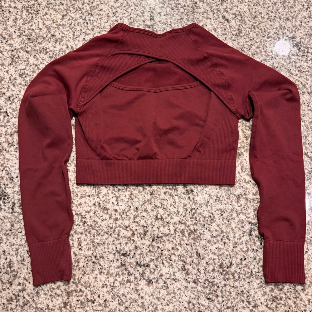 NWT DOYOUEVEN Maroon Long Sleeve Cut Out Crop Top Size L